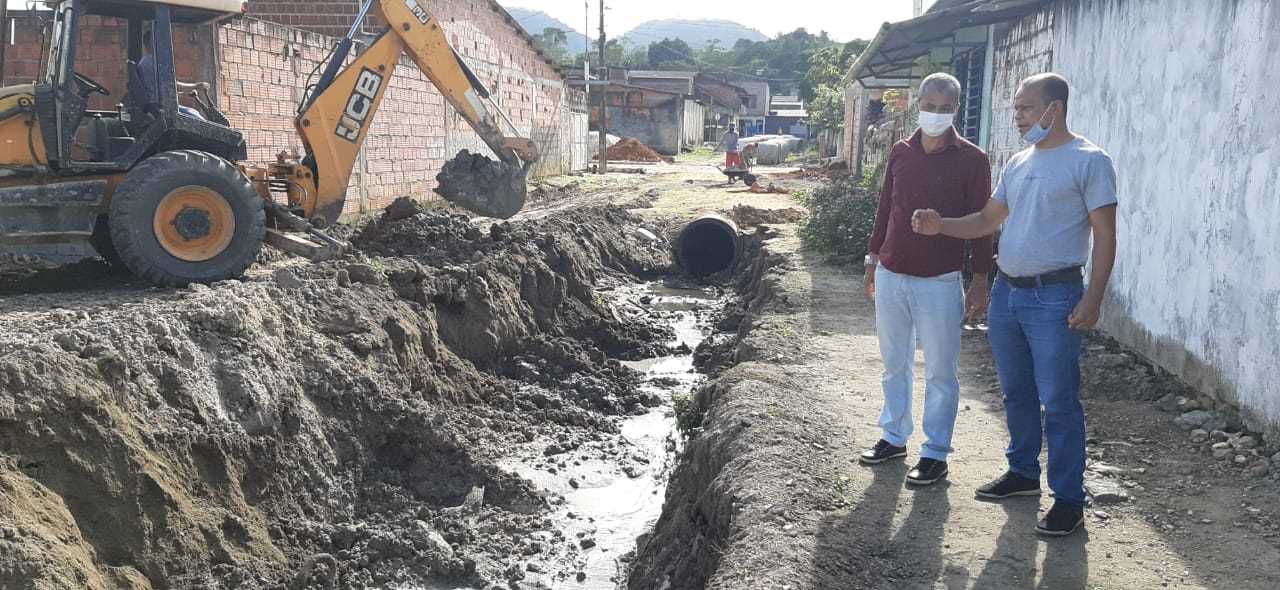 Camacã: Prefeitura realiza Serviço de esgotamento sanitário na Portelinha em São João do Panelinha com recursos próprios